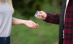 teens sharing pills